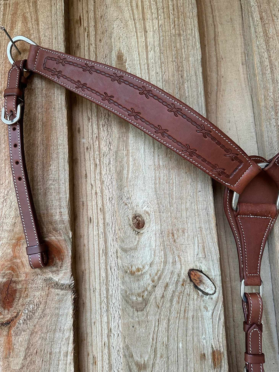 Breastcollar -  Quality leather breastplate Contour Barbwire