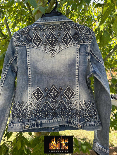 Grace in  La Denim Cowgirl Jacket Size M