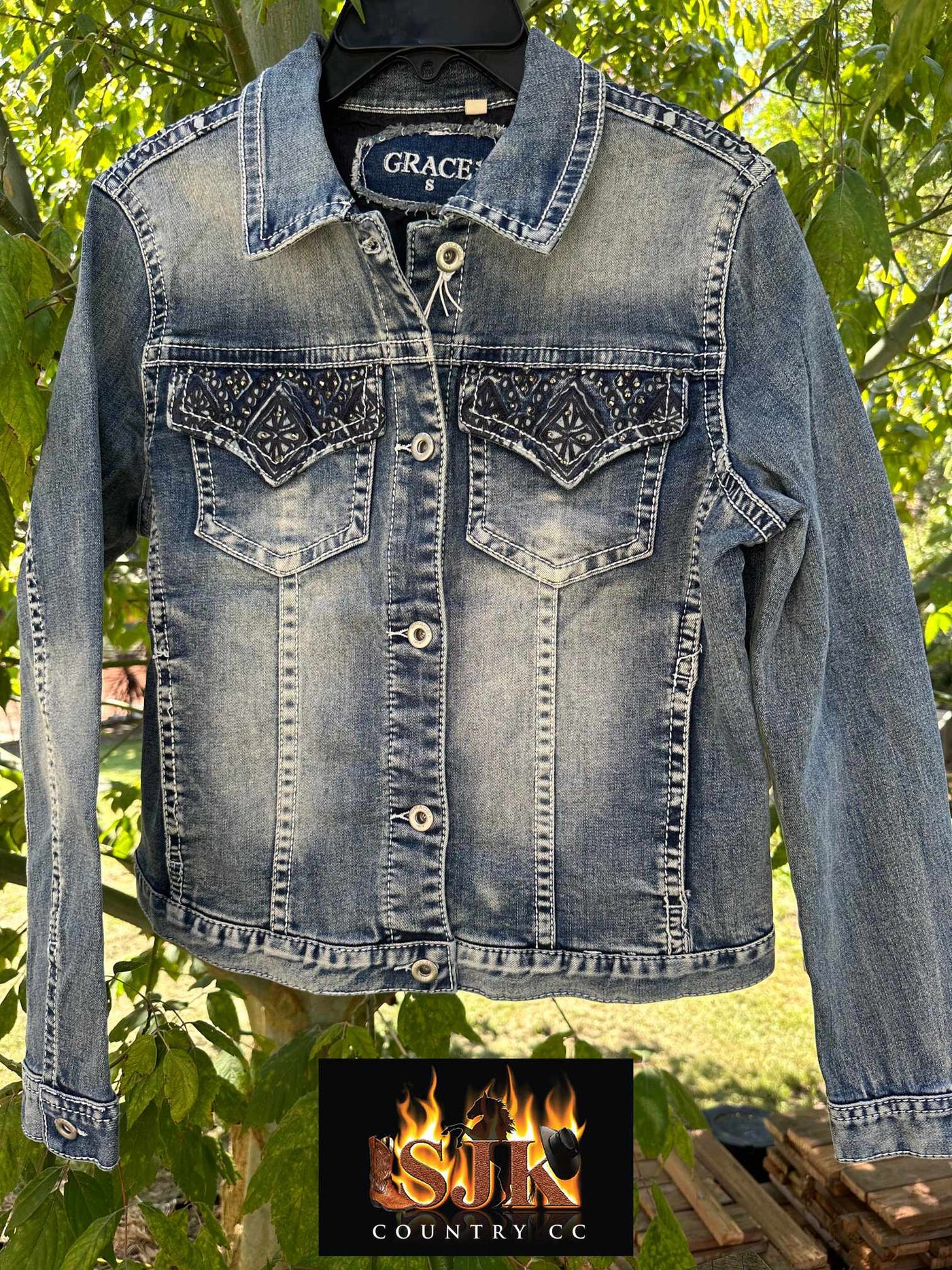 Grace in  La Denim Cowgirl Jacket Size M