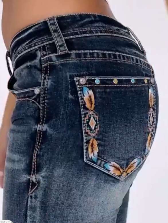 Grace in LA Mid Rise Feather & Western Motif Embroidery Flare Jeans Size 33