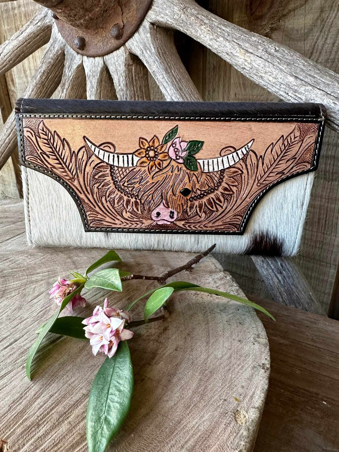 Western Hide & Leather Purse Bloomin Highland wallet