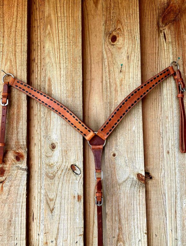 Breastcollar - Harness leather breastplate with dark brown buckstitch trim