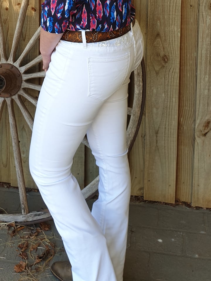 Grace in La White Easy Fit Mid Rise Lace Yoke Jeans Size 33 or 34